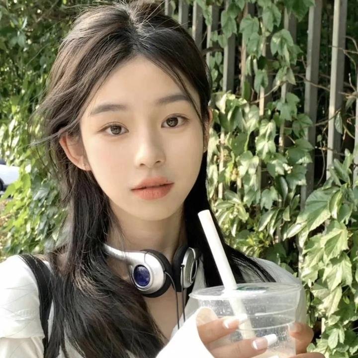 后排闺蜜封面